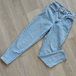 Levi's High Waisted Mom Jeans Size 26